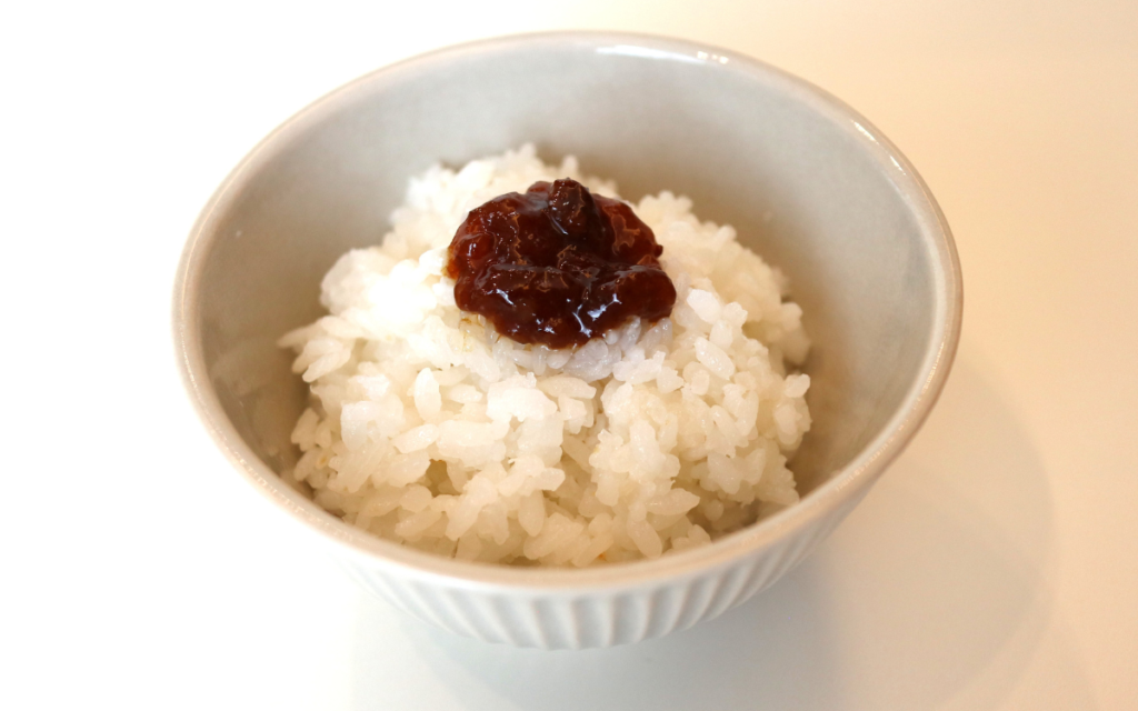 久世福商店 牛しぐれ煮をごはんにかけた様子